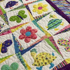 Colorful Butterfly, Turtle & Flower Quilt. 33”x 41”